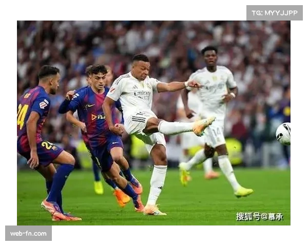 国家德比前哨战，皇马巴萨均演练边路传中战术应对密集防守